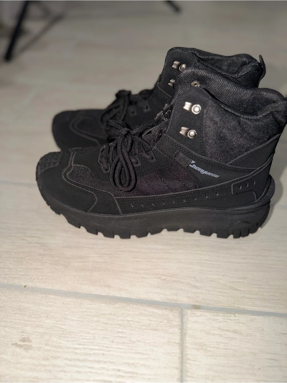 The Unbranded Brand mainalun black